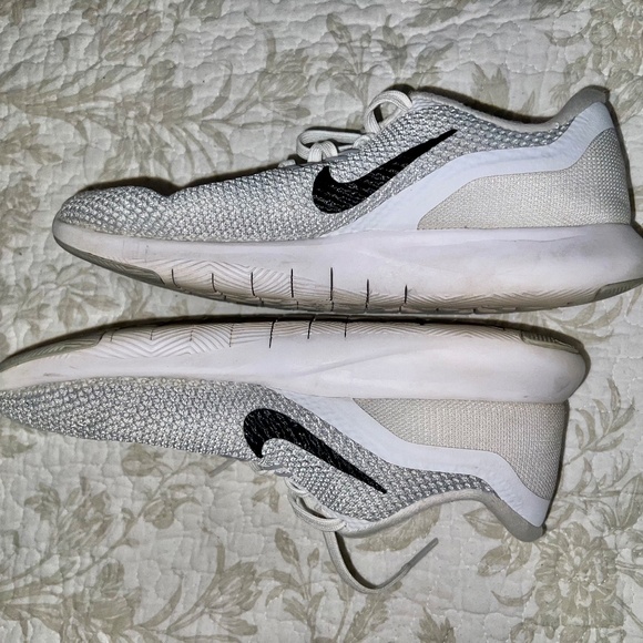 Women's Nike Training Flex TR7 Running Shoes - Picture 3 of 5